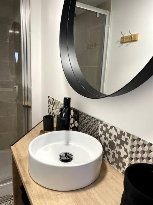 Bel Appartement Sur Cour Plein Centre Ville Et Parking Moulins  Exteriör bild