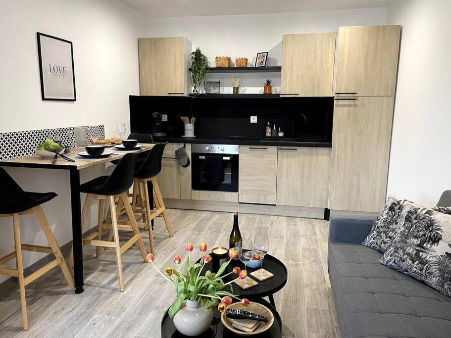 Bel Appartement Sur Cour Plein Centre Ville Et Parking Moulins  Exteriör bild
