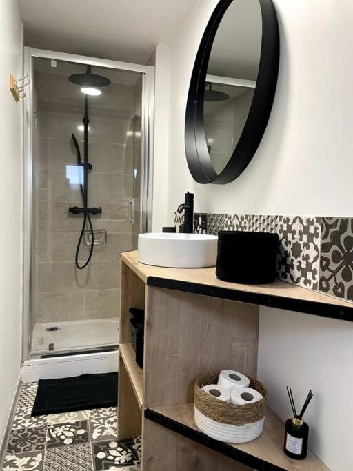 Bel Appartement Sur Cour Plein Centre Ville Et Parking Moulins  Exteriör bild